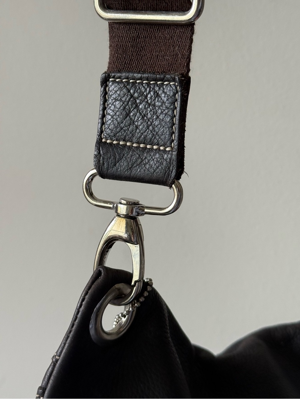 Roots Villager Dark Brown Leather Crossbody/Shoulder Bag - Picture 5 of 8